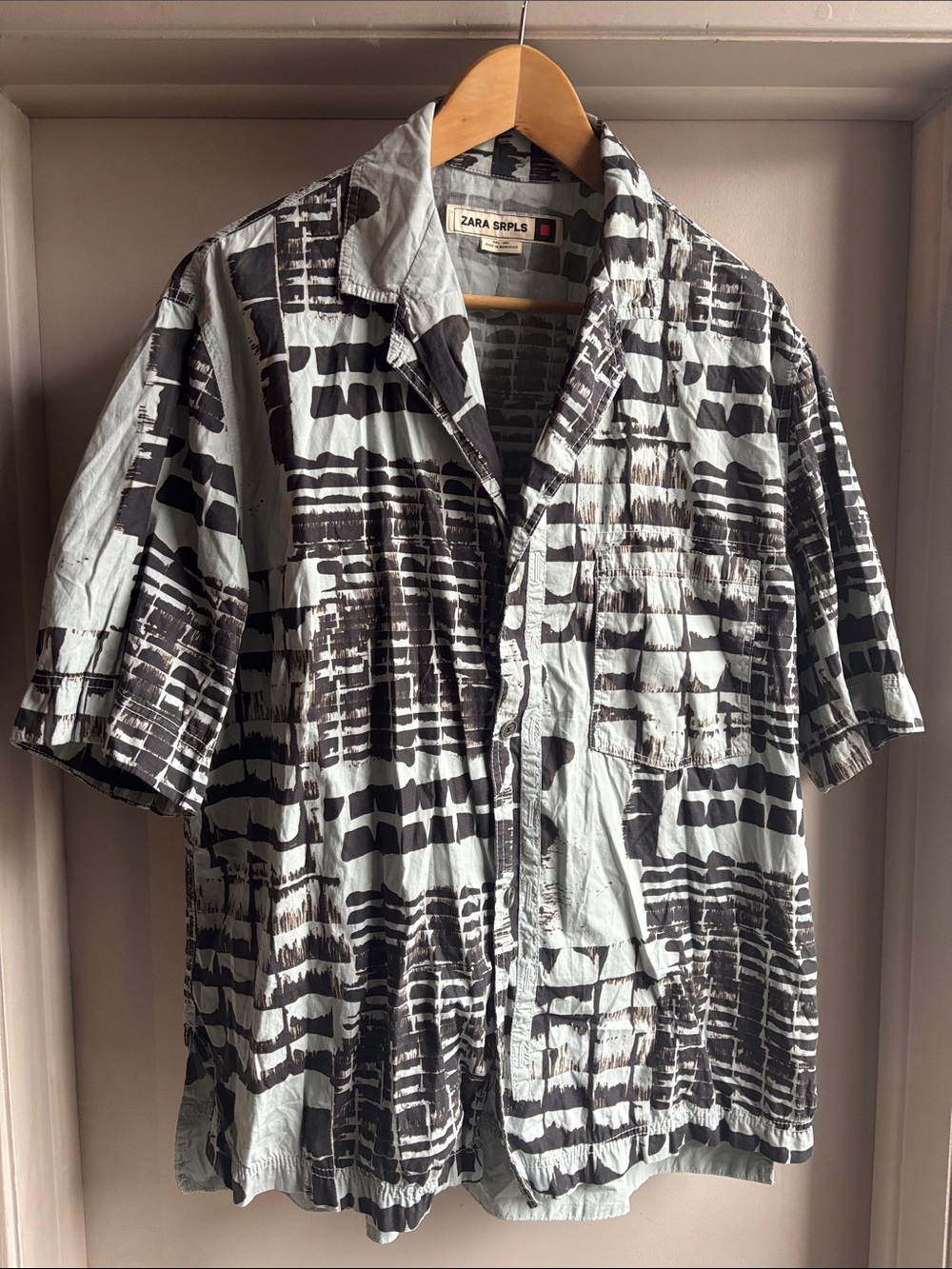 Zara Men’s Short-Sleeve Abstract Print Shirt in Black and Light Blue